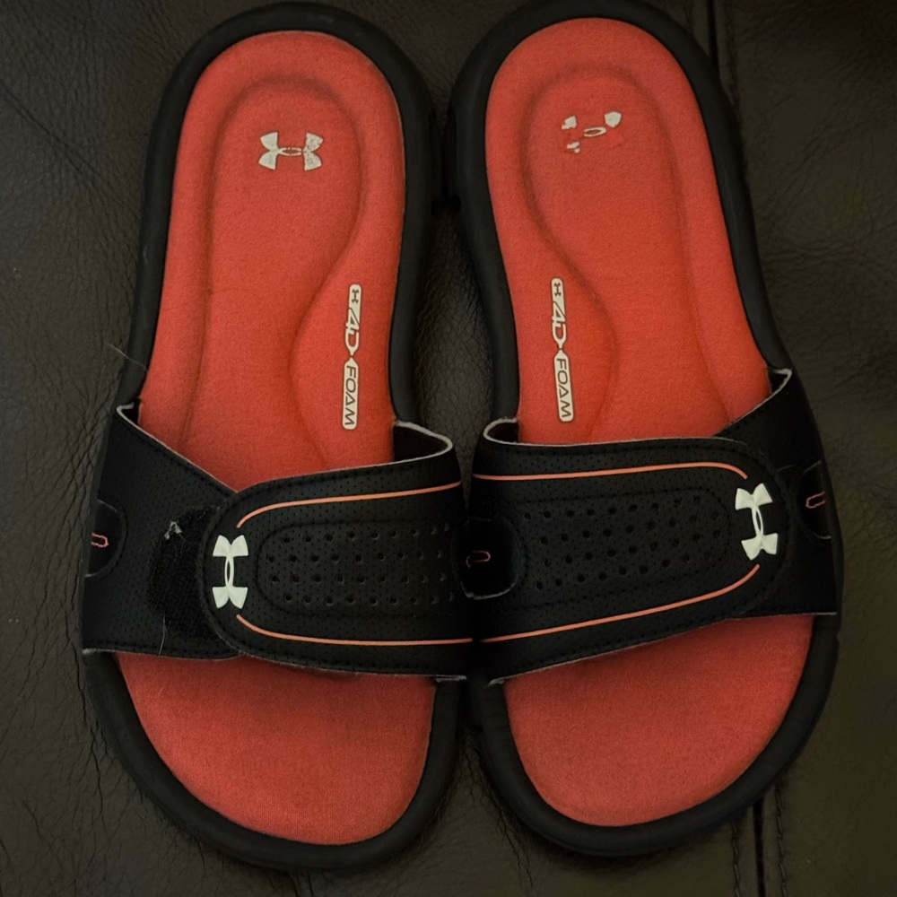 Under Armor Flip Flops size 2